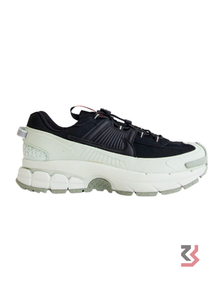 The Nike Zoom Vomero 5 Roam Black Light Silver