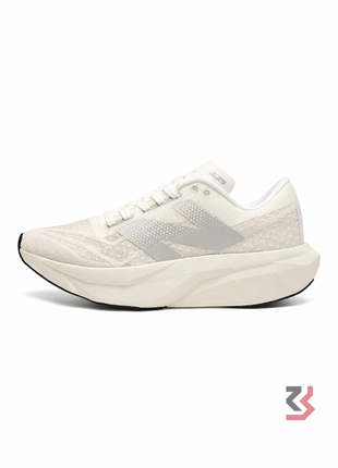 New Balance Fuelcell Rebel v4 ‘Off white’