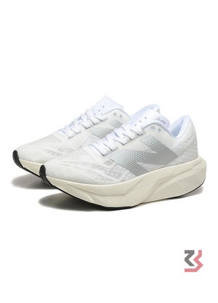 New Balance Fuelcell Rebel v4 ‘Off white’