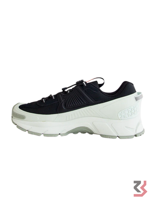 The Nike Zoom Vomero 5 Roam Black Light Silver